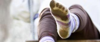 Рекомендации и правила стирки белых носков: возвращаем белизну с помощью простых средств
