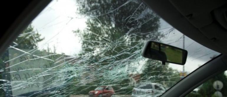Ребенок попал камнем в машину что делать Независящие от водителя обстоятельства