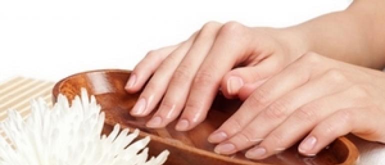 Mască de mâini acasă: piele moale și unghii puternice