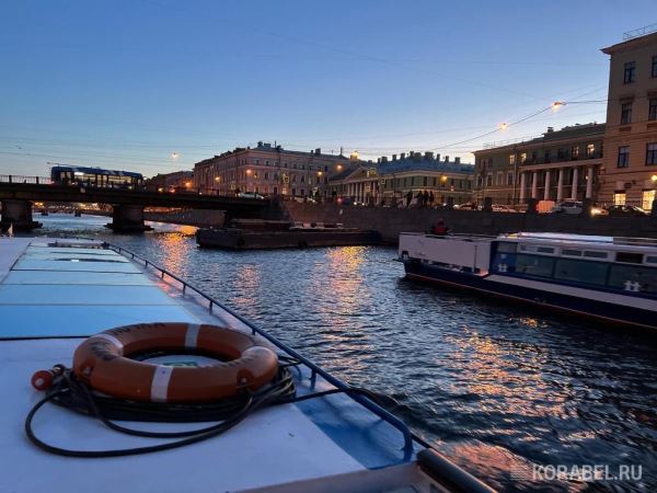 В Петербурге начался сезон уборки акватории