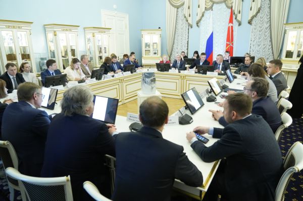 Петербургу необходимо строительство трех-пяти береговых АЗС для заправки водного транспорта - ЗакС