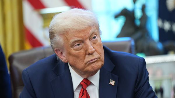 Трамп в пасхальном поздравлении раскритиковал Байдена за миграционную политику