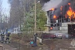 Власти рассказали подробности о мощном пожаре на заводе в Курске
