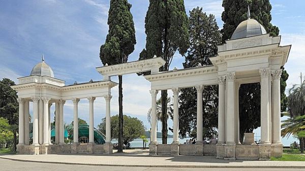 Две российские авиакомпании получили допуски на рейсы в Абхазию