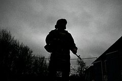 Около сотни российских военных попытались сбежать из воинской части. Семерым это удалось